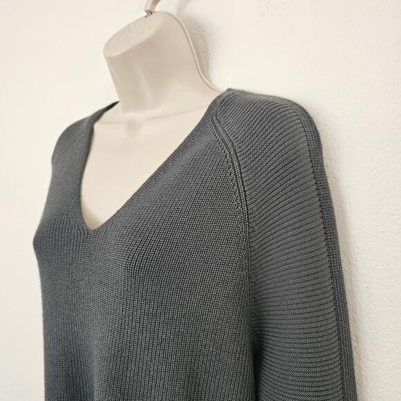 ATHLETA Hanover V-neck Merino Wool Ribbed Knit Sweater Gray Size XXS - Picture 4 of 7